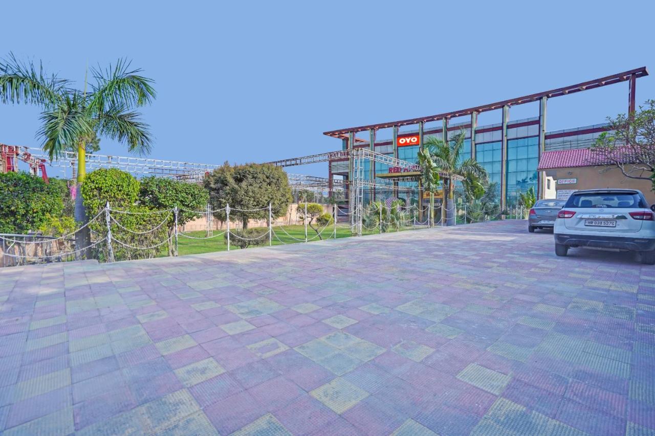 Oyo 87701 Lucky Farm Hotel Shāhpur Exterior foto
