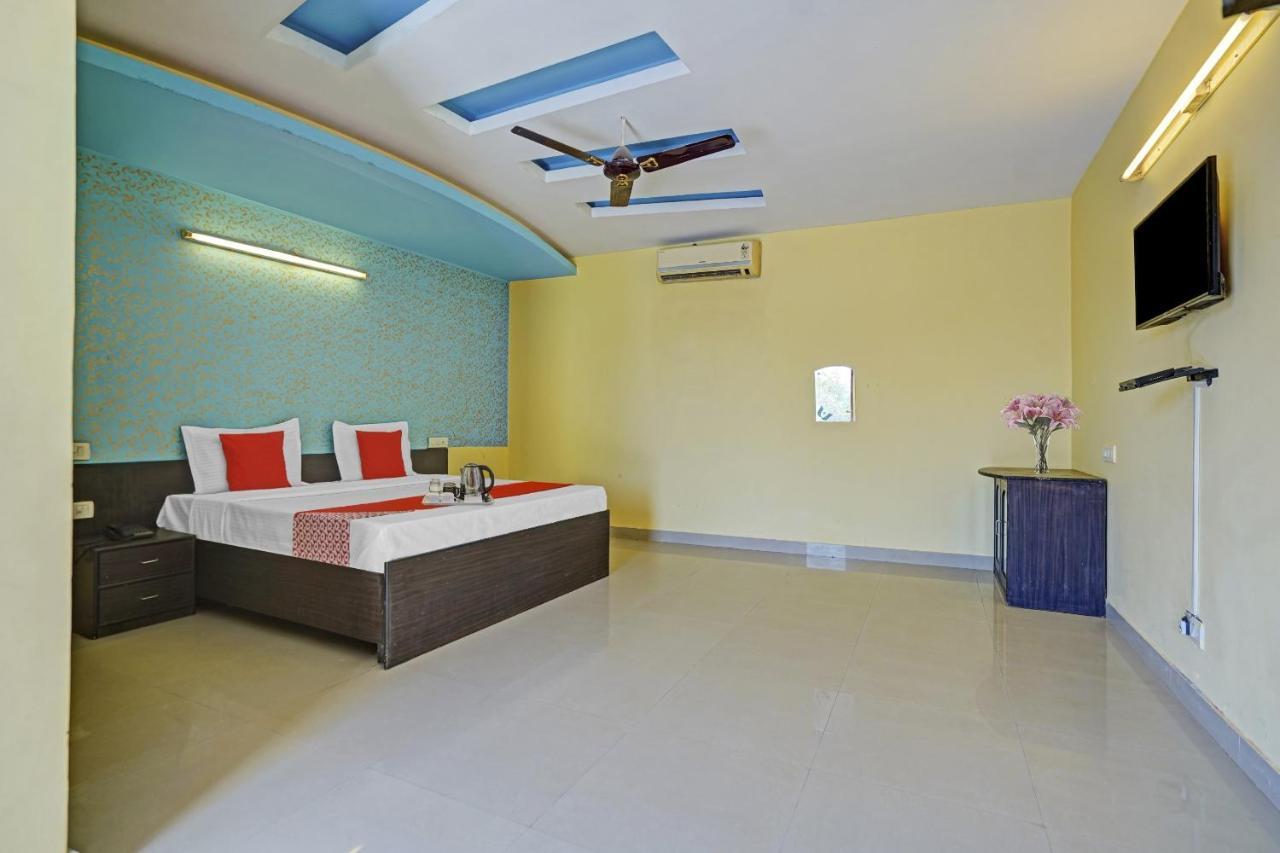 Oyo 87701 Lucky Farm Hotel Shāhpur Exterior foto